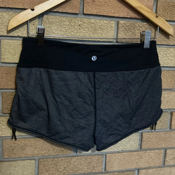 Lululemon Hot Move Shorts Black & Gray Ruched Women’s Size 6 - Picture 5 of 8